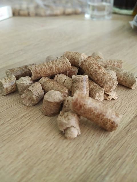 Wood Pellet 6 MM _ 8 MM or as per your request